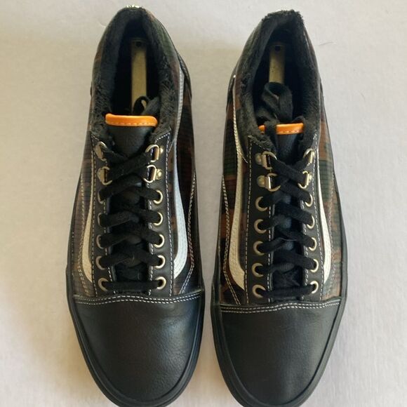 Vans Black and White Sneakers - Picture 3 of 9